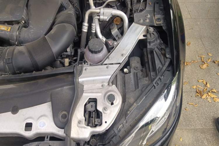 Used Mercedes-Benz E-Class 2019 E 260 L Sport Edition Engine Bay Left