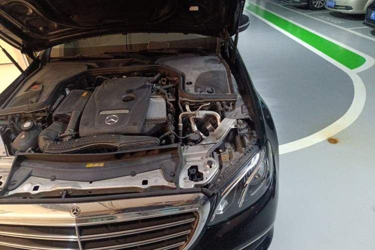Used Mercedes-Benz E-Class 2019 E 200 L Engine Bay Left