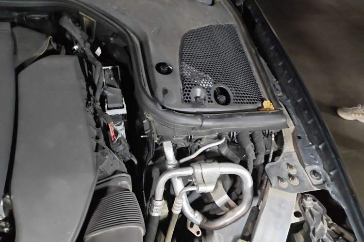 Used Mercedes-Benz E-Class 2019 Facelifted E 300 L Stylish Version Engine Bay Left