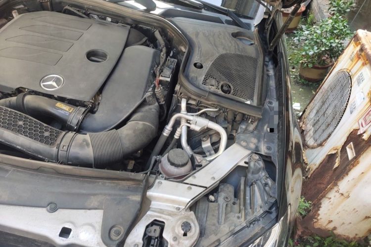 Used Mercedes-Benz E-Class 2019 E 260 L Engine Bay Left