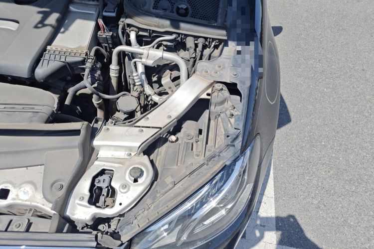 Used Mercedes-Benz E-Class 2019 E 200 L Engine Bay Left