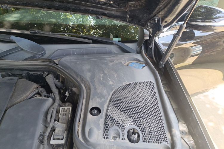 Used Mercedes-Benz E-Class 2019 E 260 L Engine Bay Left