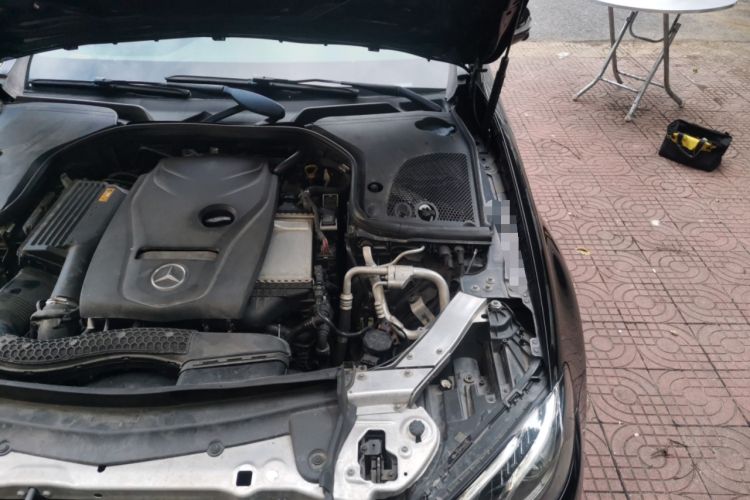 Used Mercedes-Benz E-Class 2019 E 200 L Engine Bay Left