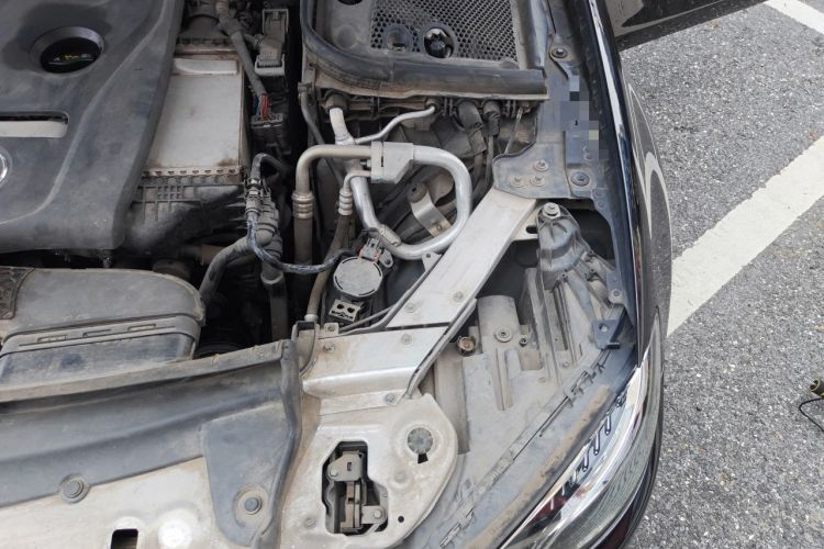 Used Mercedes-Benz E-Class 2019 E 300 L Luxury Model Engine Bay Left