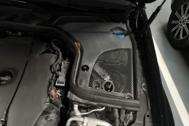 Used Mercedes-Benz E-Class 2019 E 260 L Engine Bay Left