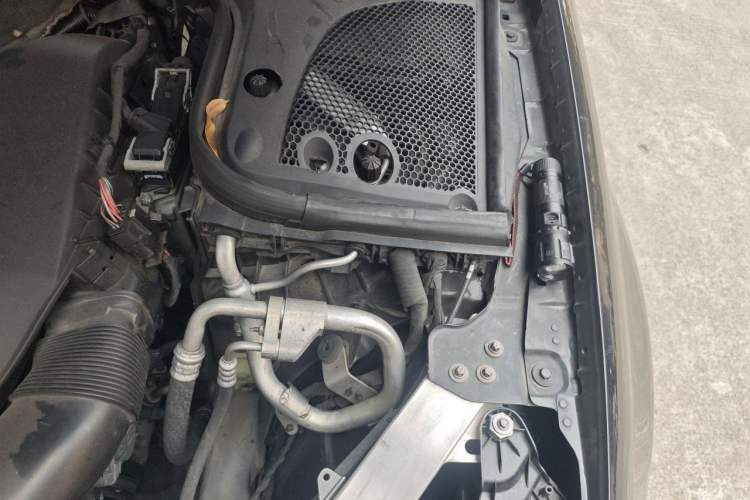 Used Mercedes-Benz E-Class 2019 Restyled E 300 L Luxury Edition Engine Bay Left