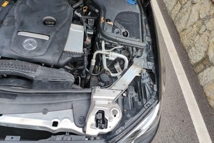 Used Mercedes-Benz E-Class 2019 E 200 L Engine Bay Left