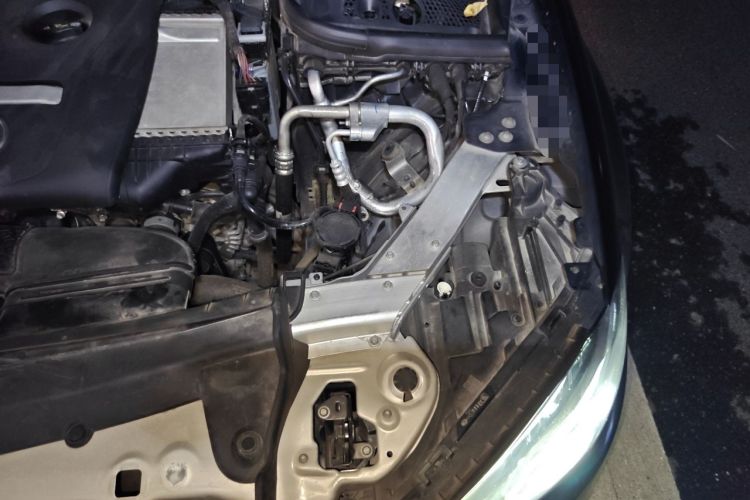 Used Mercedes-Benz E-Class 2019 E 200 L Engine Bay Left