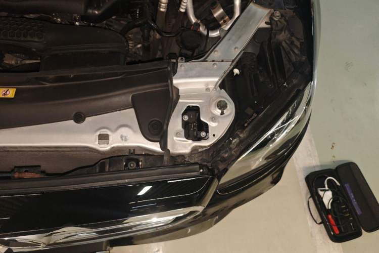 Used Mercedes-Benz E-Class 2019 E 300 L Sport Luxury Edition Engine Bay Left