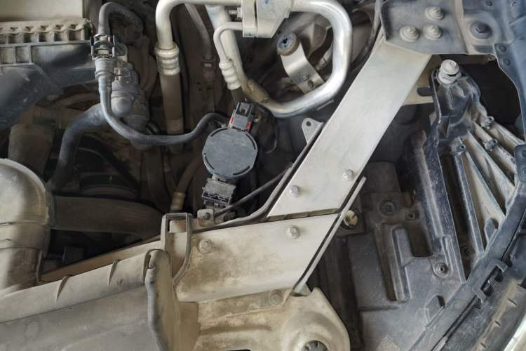 Used Mercedes-Benz E-Class 2019 E 200 L Engine Bay Left