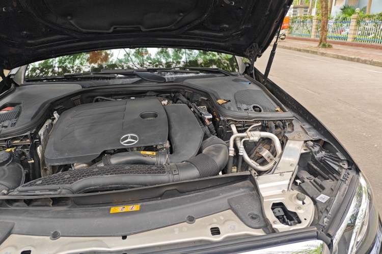 Used Mercedes-Benz E-Class 2019 Restyled E 300 L Luxury Edition Engine Bay Left