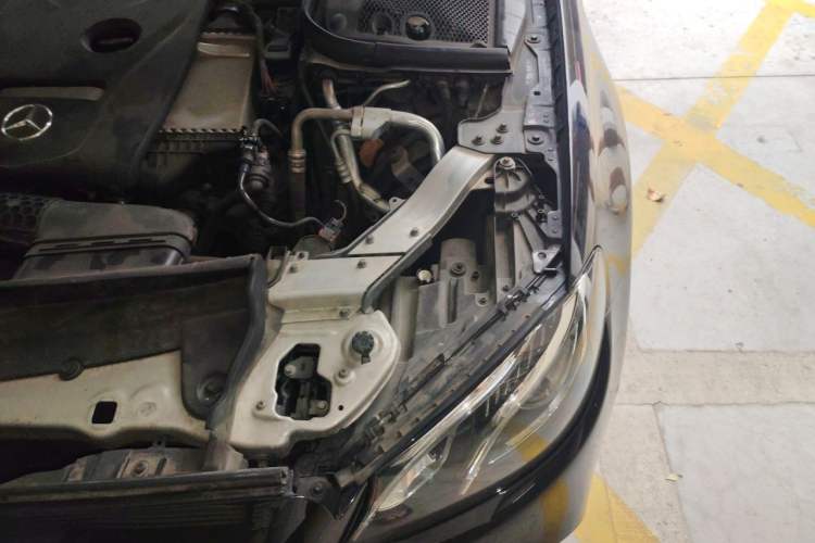 Used Mercedes-Benz E-Class 2019 E 200 L Sport Edition Engine Bay Left