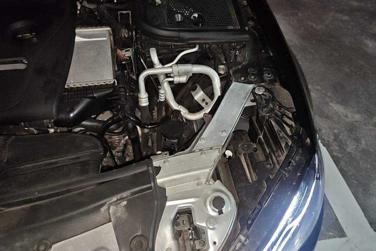 Used Mercedes-Benz E-Class 2019 E 300 L Stylish Model Engine Bay Left