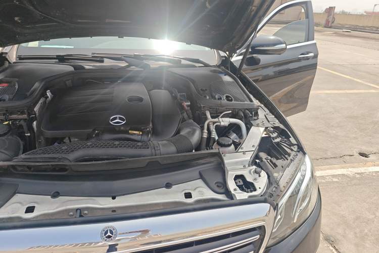 Used Mercedes-Benz E-Class 2019 E 260 L Engine Bay Left