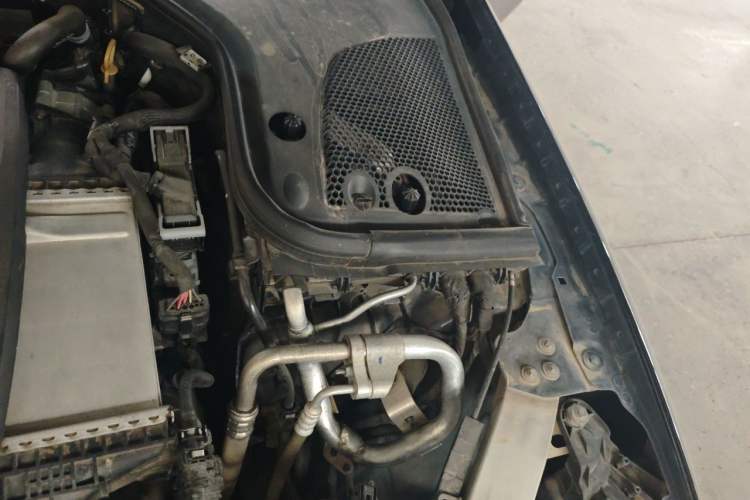 Used Mercedes-Benz E-Class 2019 E 300 L Sport Luxury Edition Engine Bay Left