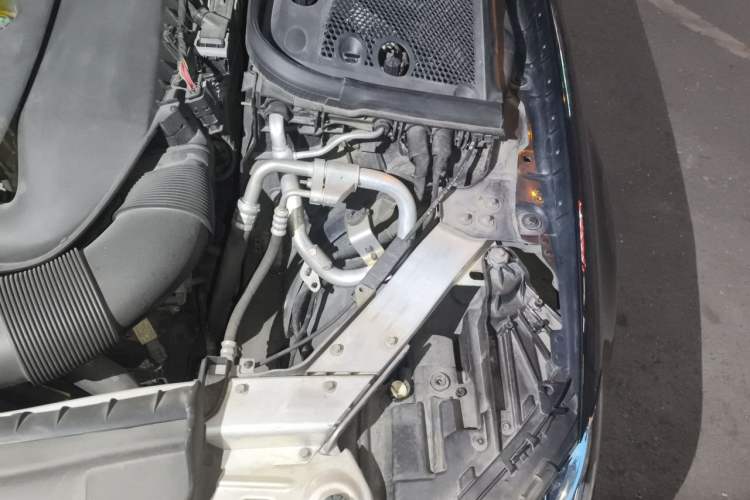 Used Mercedes-Benz E-Class 2019 Restyled E 300 L Luxury Edition Engine Bay Left