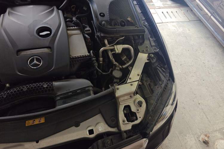 Used Mercedes-Benz E-Class 2019 E 200 L Sport Edition Engine Bay Left