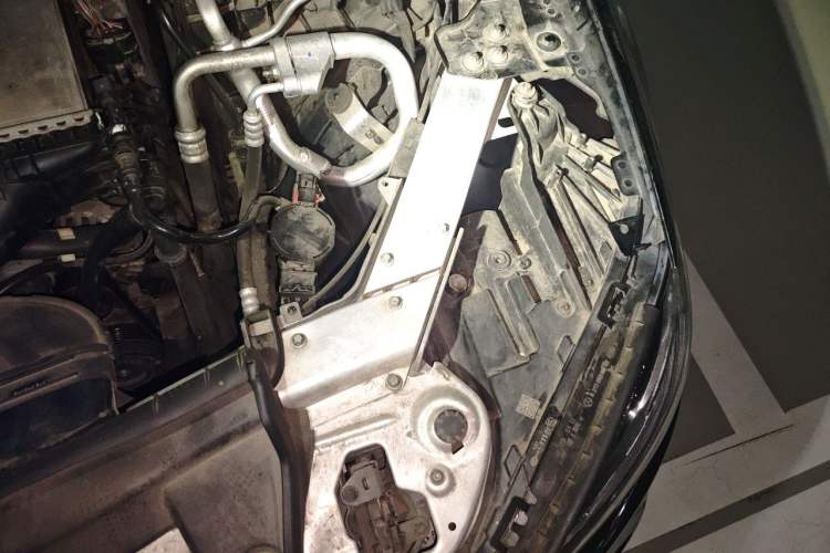 Used Mercedes-Benz E-Class 2019 E 300 L Sporty and Stylish Model Engine Bay Left