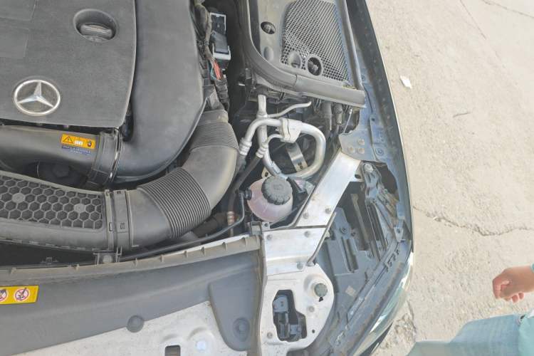 Used Mercedes-Benz E-Class 2019 E 260 L Engine Bay Left