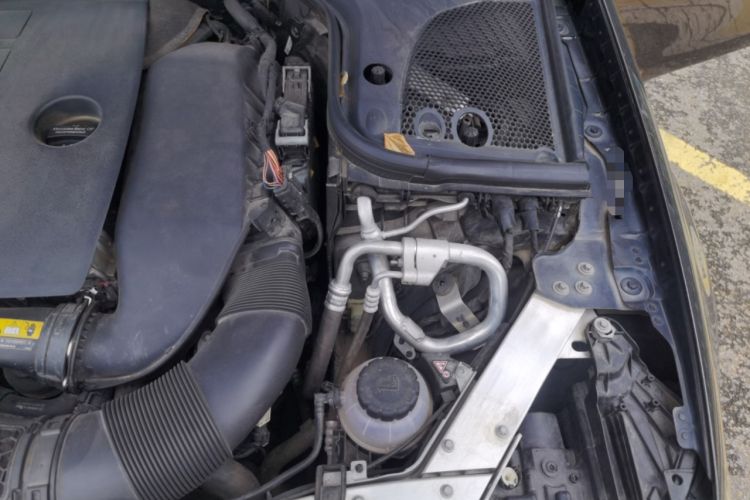 Used Mercedes-Benz E-Class 2019 E 260 L Engine Bay Left