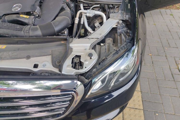 Used Mercedes-Benz E-Class 2019 Restyled E 300 L Luxury Edition Engine Bay Left