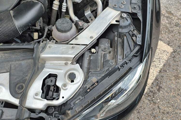 Used Mercedes-Benz E-Class 2019 E 260 L Sport Edition Engine Bay Left