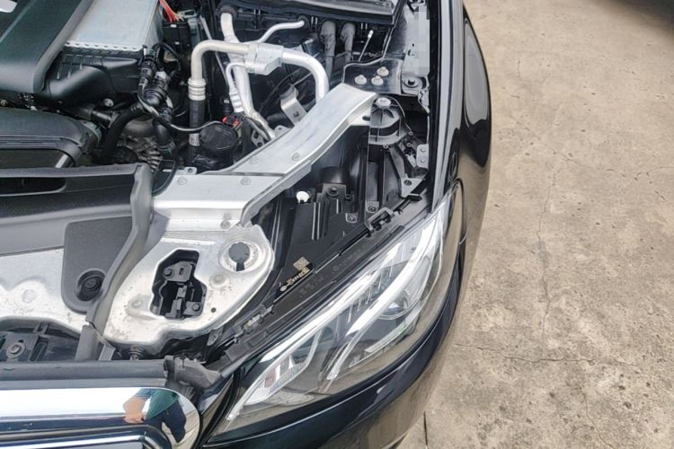 Used Mercedes-Benz E-Class 2019 E 200 L Engine Bay Left