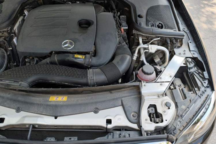Used Mercedes-Benz E-Class 2019 E 260 L Engine Bay Left
