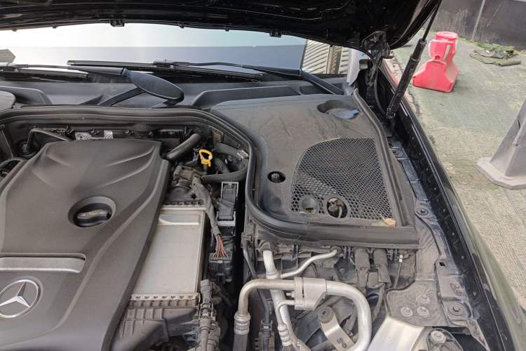 Used Mercedes-Benz E-Class 2019 E 200 L 4MATIC Engine Bay Left