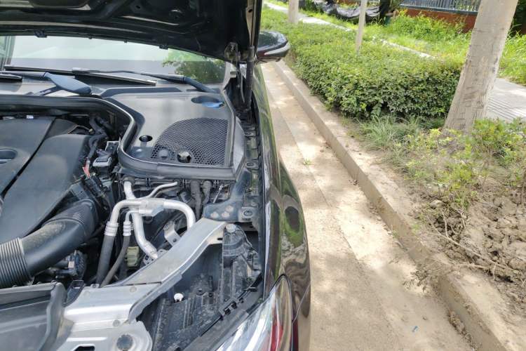 Used Mercedes-Benz E-Class 2019 Restyled E 300 L Luxury Edition Engine Bay Left
