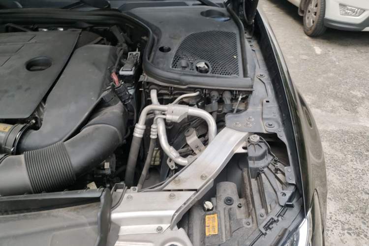 Used Mercedes-Benz E-Class 2019 E 300 L Sport Luxury Edition Engine Bay Left