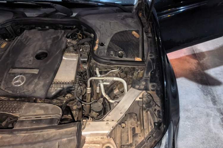 Used Mercedes-Benz E-Class 2019 E 300 L Luxury Model Engine Bay Left