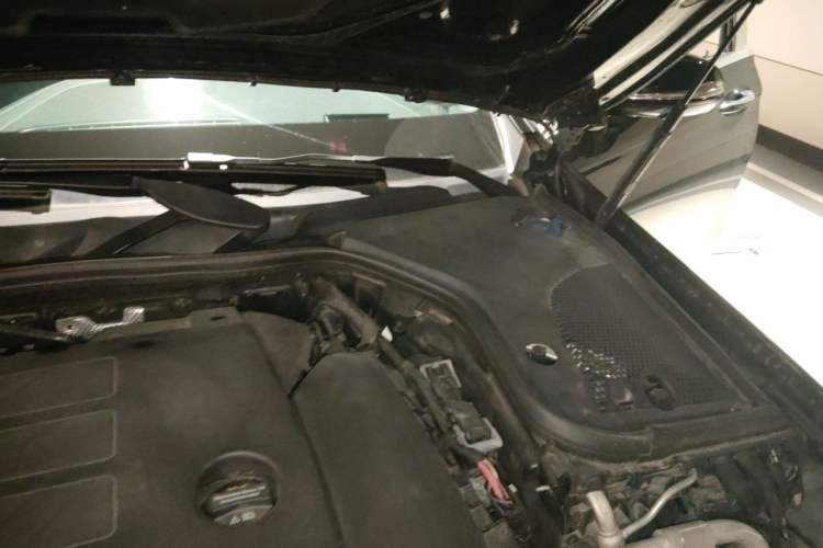 Used Mercedes-Benz E-Class 2019 Facelifted E 300 L Stylish Version Engine Bay Left