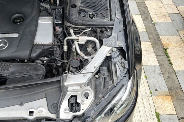Used Mercedes-Benz E-Class 2019 E 300 L Sport Luxury Edition Engine Bay Left