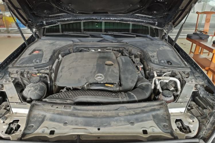 Used Mercedes-Benz E-Class 2019 E 260 L Engine Bay