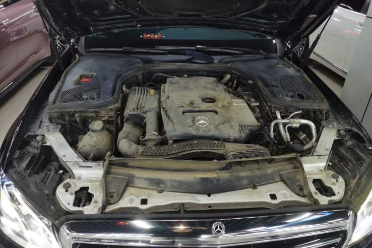 Used Mercedes-Benz E-Class 2019 E 200 L Engine Bay