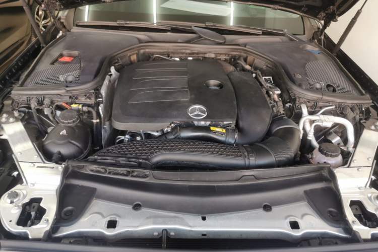 Used Mercedes-Benz E-Class 2019 E 260 L Engine Bay