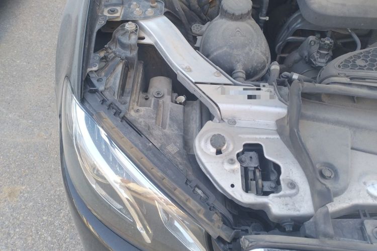 Used Mercedes-Benz E-Class 2019 Restyled E 300 L Sport Luxury Edition Engine Bay Right