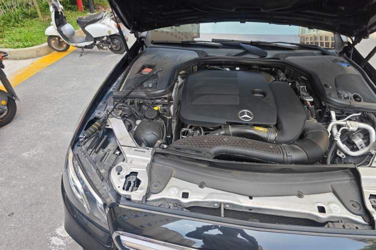 Used Mercedes-Benz E-Class 2019 Restyled E 300 L Sporty and Stylish Edition Engine Bay Right