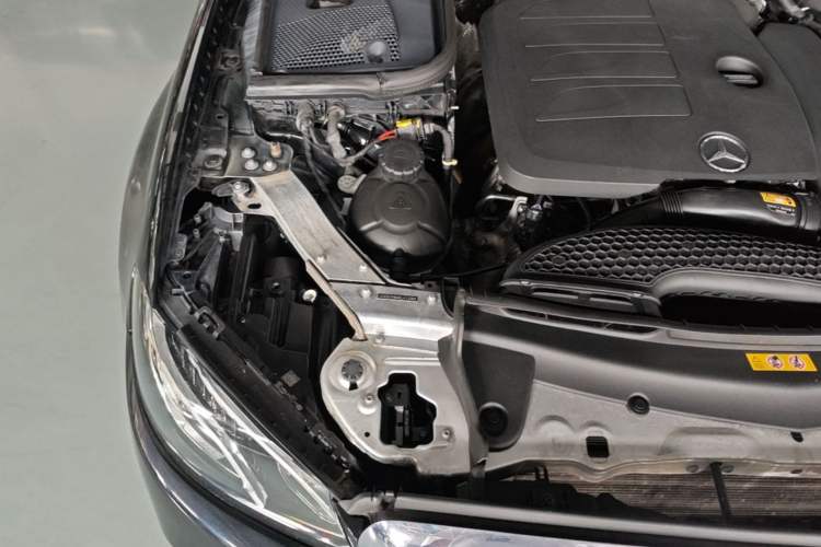 Used Mercedes-Benz E-Class 2019 E 260 L Engine Bay Right