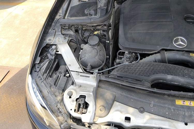 Used Mercedes-Benz E-Class 2019 E 260 L Engine Bay Right