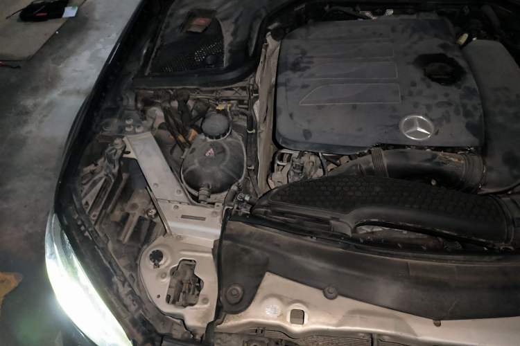Used Mercedes-Benz E-Class 2019 Restyled E 300 L Sporty and Stylish Edition Engine Bay Right