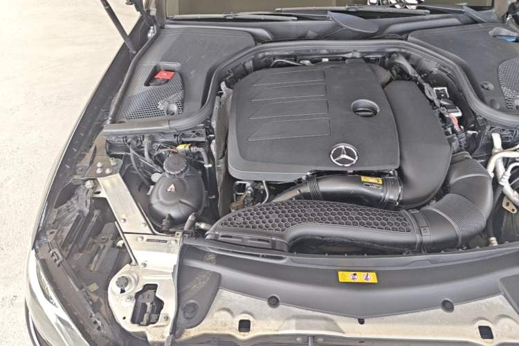 Used Mercedes-Benz E-Class 2019 Restyled E 300 L Luxury Edition Engine Bay Right