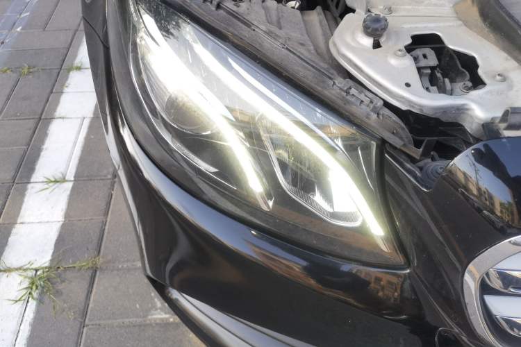 Used Mercedes-Benz E-Class 2019 Restyled E 300 L Sport Luxury Edition Engine Bay Right