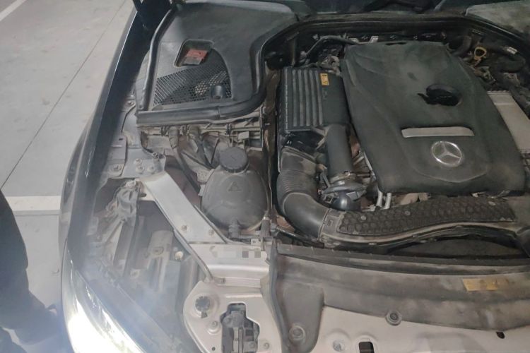 Used Mercedes-Benz E-Class 2019 E 200 L Engine Bay Right