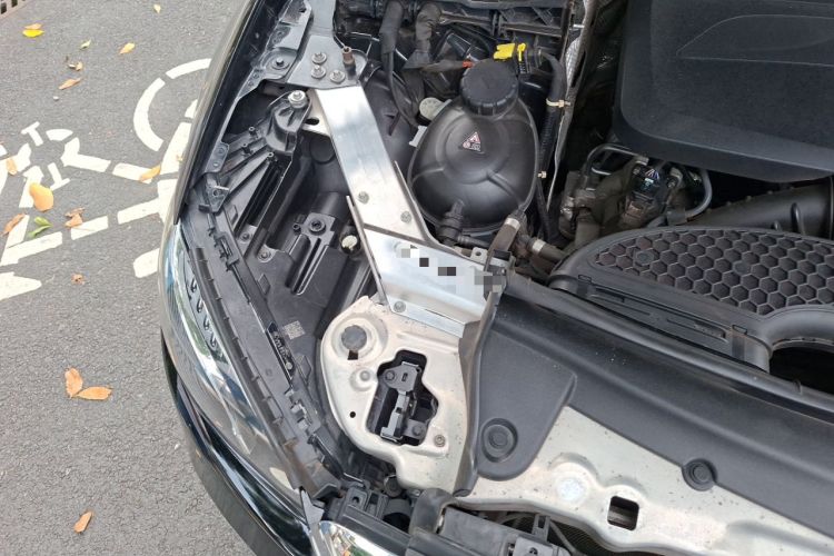 Used Mercedes-Benz E-Class 2019 Restyled E 300 L Sporty and Stylish Edition Engine Bay Right