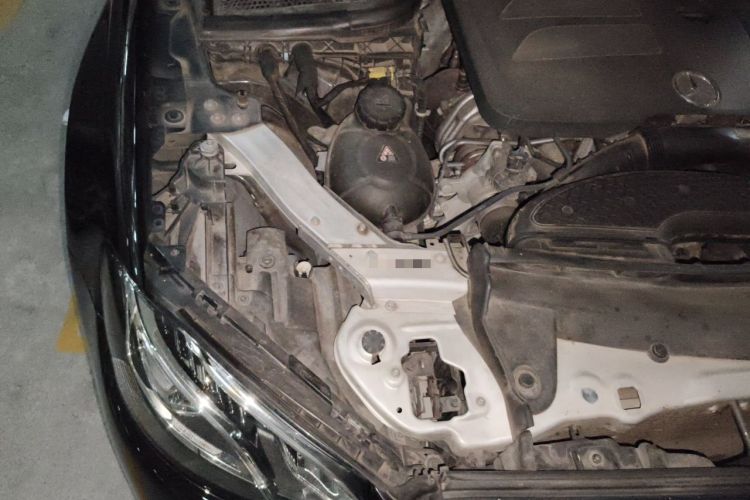 Used Mercedes-Benz E-Class 2019 E 260 L Engine Bay Right