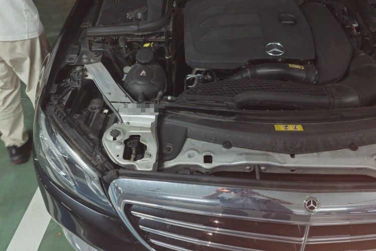 Used Mercedes-Benz E-Class 2019 Restyled E 300 L Luxury Edition Engine Bay Right