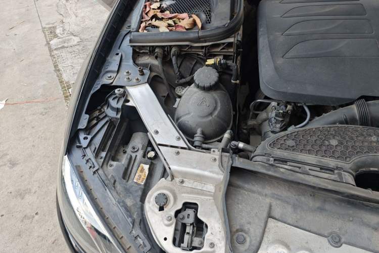 Used Mercedes-Benz E-Class 2019 Restyled E 300 L Sporty and Stylish Edition Engine Bay Right