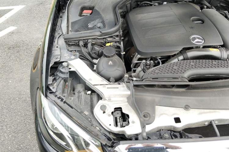 Used Mercedes-Benz E-Class 2019 Restyled E 300 L Luxury Edition Engine Bay Right